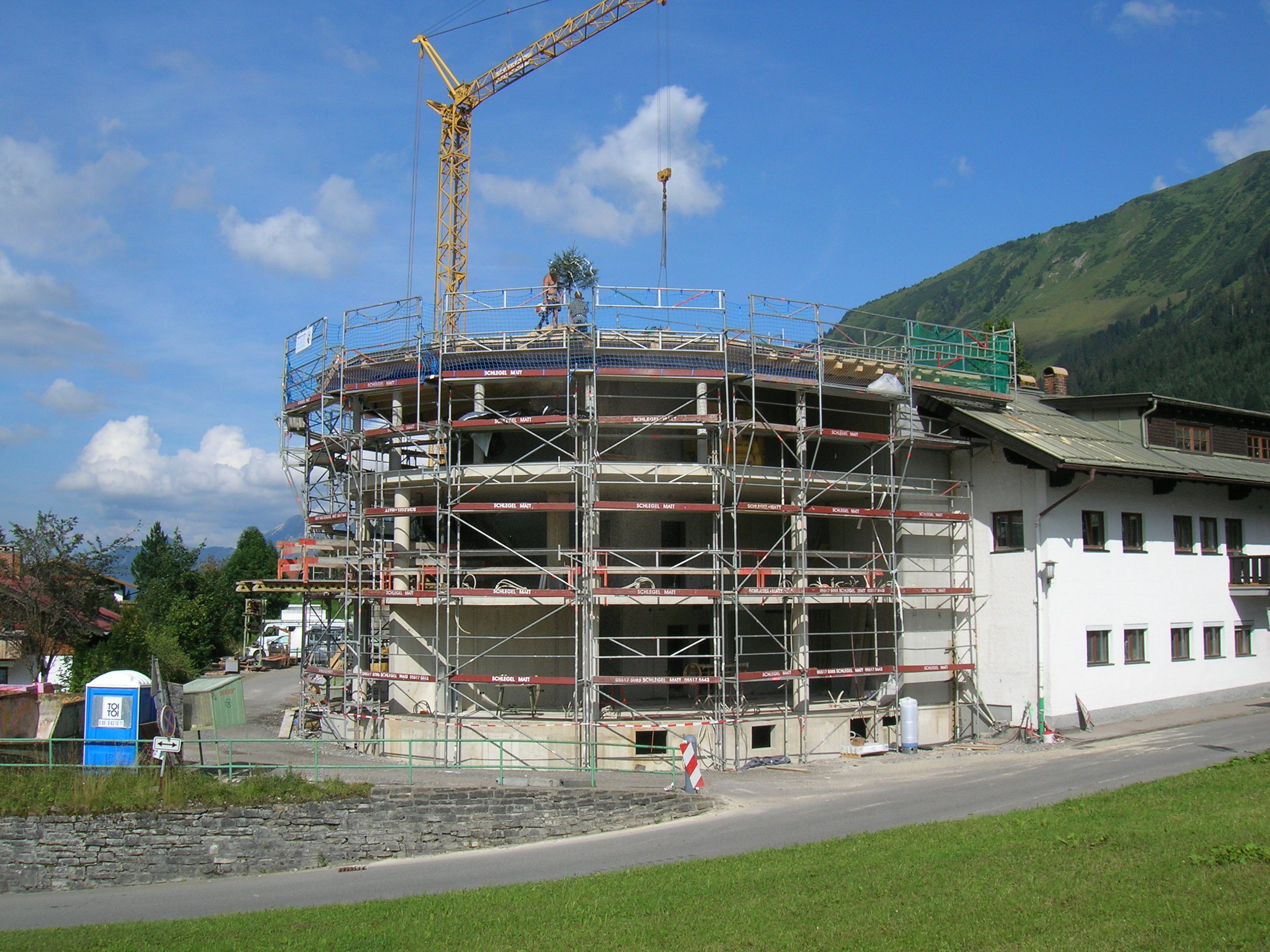 Das Bürogebäude von Süden Der Neubau von Süden