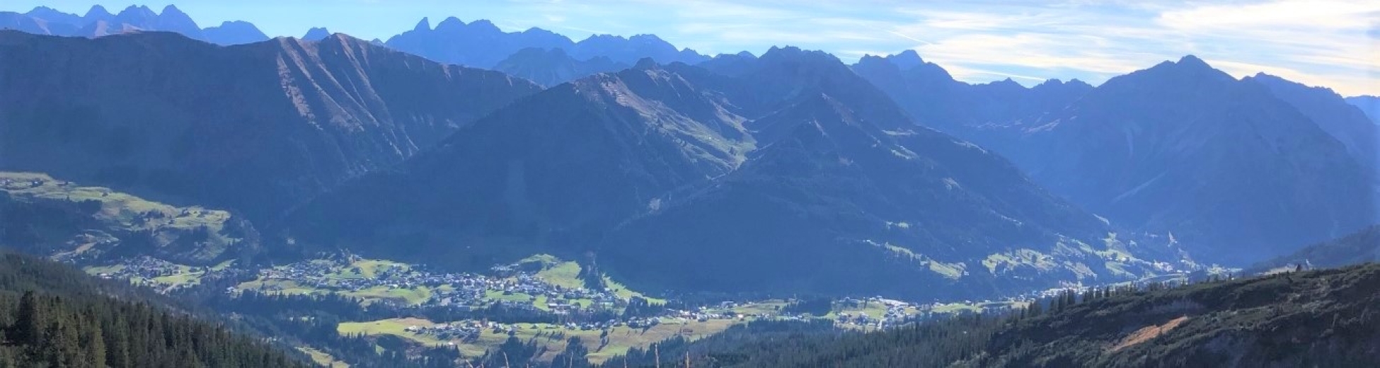 Panoramablick auf das Kleinwalsertal